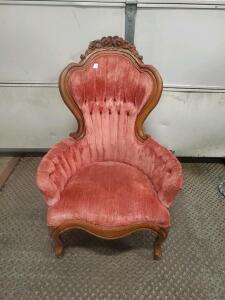 Antique Victorian Balloon-Back Parlor Chair with Carved Walnut Frame and Pink Velvet Upholstery