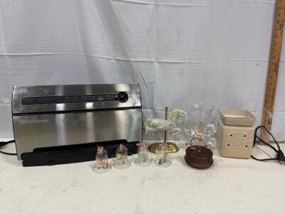 FoodSaver V3825 Vacuum Sealer Stainless Steel, Built-in Roll Storage, Deco Horse Figurine Lot