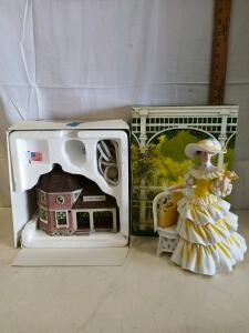 Department 56 Seasons Bay Grand Creamery 53405 Village Building & Avon 1990 President&rsquo;s Club Figurine