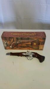 Avon Dueling Pistol 1760 Deep Woods After Shave Bottle with Original Box