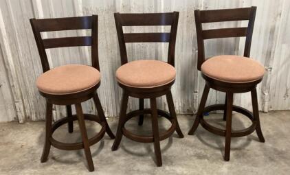 Set of 3 Swivel Bar Stools &ndash; Wood Frame, Cushioned Seats, Ladder-Back, 25" Seat Height ( Trailer 1 )