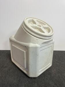 Square Plastic Storage Container With Gamma Seal Lid, Approx. 15-25 Gallons