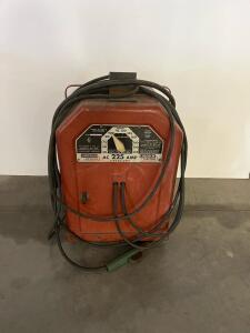Lincoln Electric AC-225-S 225A Arc Welder, Single Phase, 230V, Wheels, Dial Control