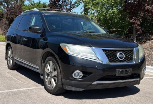 2014 NISSAN PATHFINDER - SUNROOF!