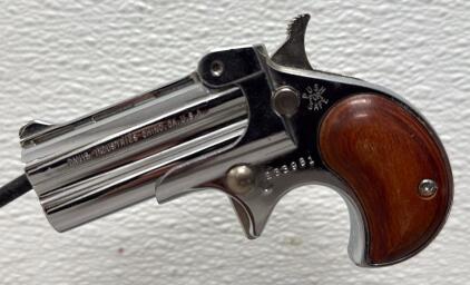 Davis Industries D-32 .32 ACP Derringer, Chrome Finish, Wood Grips, Serial #239981