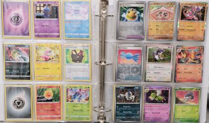 HUGE Binder of 160+ Pok&eacute;mon Cards w/ Tons of Holos and Rares