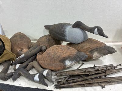 (7)Hunting decoys, with extra parts and accessories.