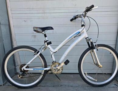 Schwinn Midtown Mountain Bike, 17" Aluminum Frame, 26" Wheels, 21-Speed, Front Suspension