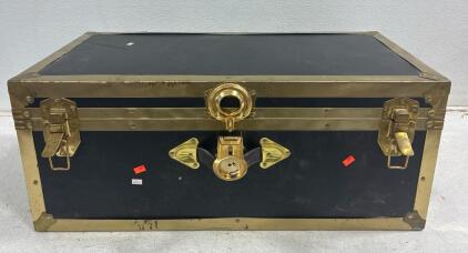 Antique Unbranded Steam Trunk.( 29.5inLx15inWx 12inH)