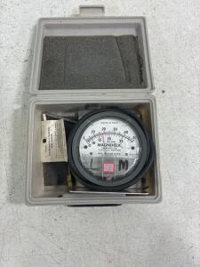 DWYER Magnehelic Differential Pressure guage.