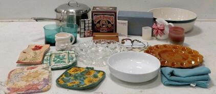 Vintage Kitchenware & Games Lot &ndash; Jack Daniel&rsquo;s Poker Set, Dominoes, Plates, Bowls, Decor