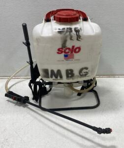 Solo 425 4-Gallon Manual Pump Backpack Sprayer, Piston Pump, 90 psi Max Pressure