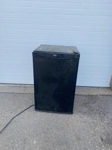 Danby Designer DCR044A2BDD 4.4 cu. ft. Compact Refrigerator with Freezer, Black, powers on.