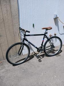 Diamondback Outlook Mountain Bike, 26" Wheels, 18 Speed, Rigid Frame, Steel, Platform Pedals