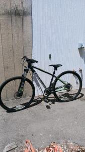 GT Karakoram Mountain Bike, 29" Wheels, SR Suntour XCT Fork, Tektro Disc Brakes