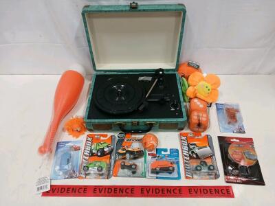 Portable Suitcase Record Player M435, Built-In Speakers, RCA Output, DC 5V, Green Finish And More