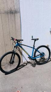 2022 Jamis Highpoint A2 Hardtail Mountain Bike, 29" Wheels, SR Suntour XCM 32 HLO Fork, Shimano Deore 10-Speed Drivetrain