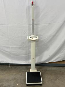 Seca 703 Digital Medical Scale with Integrated Height Rod, 450 lb Capacity, 0.2 lb Graduation. H 24&rdquo;x87&rdquo;, platform 13.4&rdquo;x16.7&rdquo;. Powers On. (fR-2)