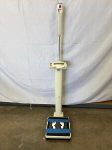 SECA 703 Digital Physician Scale with Integrated Height Rod, 450 lb Capacity, LCD Display. H 24&rdquo;-87&rdquo;, platform 13.4&rdquo;x16.7&rdquo; Powers on. (fr-2)