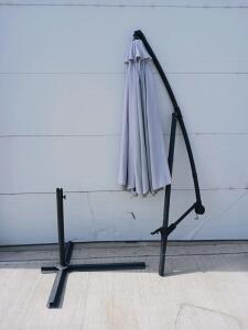 10 ft Freestanding Cantilever Patio Umbrella with Crank and Tilt, Light Grey Canopy, Black Frame
