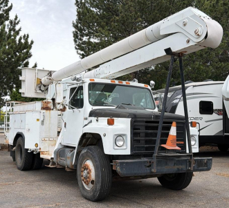 1987 INTERNATIONAL 1954 - DIESEL! BUCKET TRUCK!