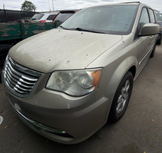 2012 CHRYSLER TOWN & COUNTRY - FWD!