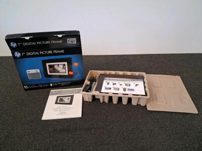 HP DF730P1 7" Digital Picture Frame, 480x234 Resolution, 800-Image Capacity, Remote Control