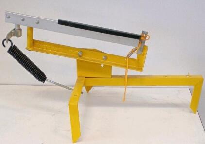 Manual Spring Trap Thrower With Adjustable Angles, Heavy-Duty Steel Frame, Single Clay Launch
