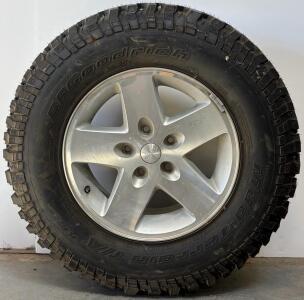 Jeep OEM 17x7.5" Alloy Wheel with BFGoodrich Mud-Terrain LT255/75R17 Tire 5x127 Bolt