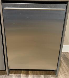 *OFFSITE*BREDA Built-In Stainless Steel Dishwasher, Top Control, 6 Wash Cycles, Adjustable Racks