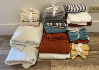 OFFSITE. Lot of Variety of Towels/ Wash Cloths ( New )