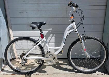Schwinn Wayfarer Step-Thru 700c Hybrid Bike, 7-Speed, White, 16" Aluminum Frame