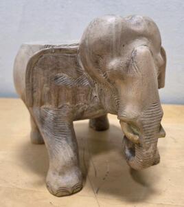 Hand-Carved Wooden Elephant Plant Stand Figurine, 9.5" x 11" x 9.5", Light Natural Finish