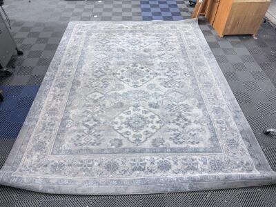 Traditional Light Gray 8x10 Area Rug with Floral and Geometric Patterns