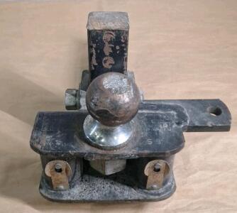 (1) Heavy Duty Weight Distribution Trailer Hitch W/ 2-5/16" Ball