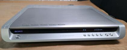 (1) Sony DAV-FR1 DVD Player Theater System 5 Disc Changer & AM/FM Tuner