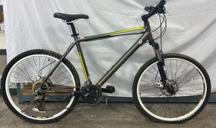 Nishiki Colorado Mountain Bike, 26" Wheels, Aluminum Frame, SR Suntour Fork, Mechanical Disc Brakes