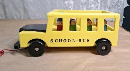 (1) Vintage Wooden Handcrafted School Bus W/ (8) Passengers Folk Art Pull Toy