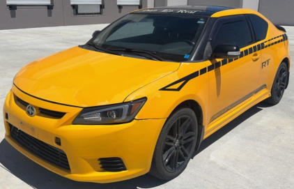 2012 SCION TC - SUNROOF - LEATHER SEATS!