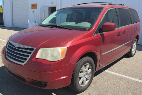 2010 CHRYSLER TOWN & COUNTRY - FWD!