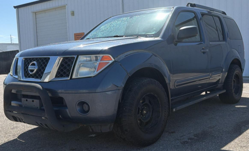 2005 NISSAN PATHFINDER - 4X4!