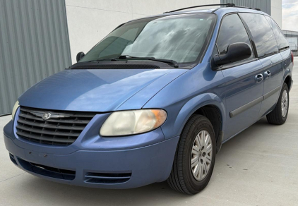 2007 CHRYSLER TOWN & COUNTRY - FWD!