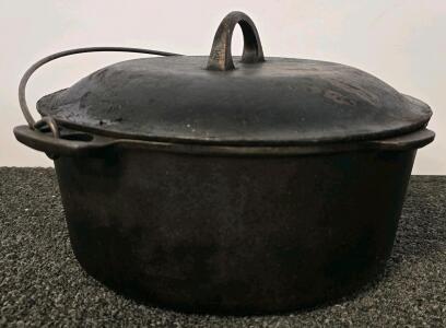 Wagner Ware Sidney -O- Cast Iron Dutch Oven with Bail Handle & Lid, 10"