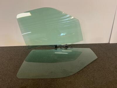 1979&ndash;1982 Ford Mustang Carlite Sun-X Tinted Front Door Glass Panels (Driver & Passenger)