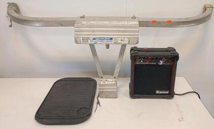 Dinosaur Guitar Amplifier 10W, 6.5" Speaker, 2 Channels, QuickClick Ladder Stabilizer & Cast Iron Skillet