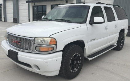 2006 GMC YUKON - SUNROOF!
