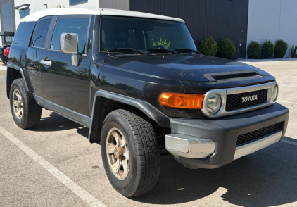2007 TOYOTA FJ CRUISER - 4X4!
