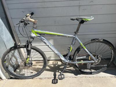 FINISS Passion MK307 Hardtail Mountain Bike, 21-Speed, 26" Wheels, Aluminum Frame, Disc Brakes