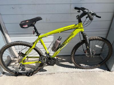 Iron Horse Maverick 2.2 Mountain Bike 24 Speed Front Suspension Disc Brakes Aluminum Frame