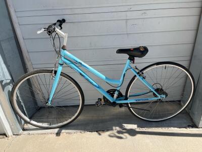 Roadmaster Roadster Step-Through Hybrid Bike, 7-Speed, Light Blue, 700c Wheels